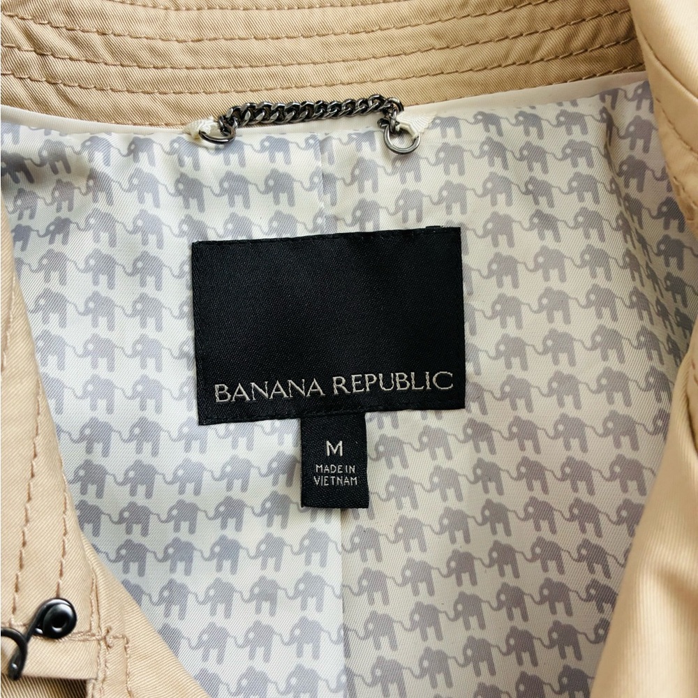 Banana Republic Classic Trench Coat, tan, size M. - Picture 5 of 6